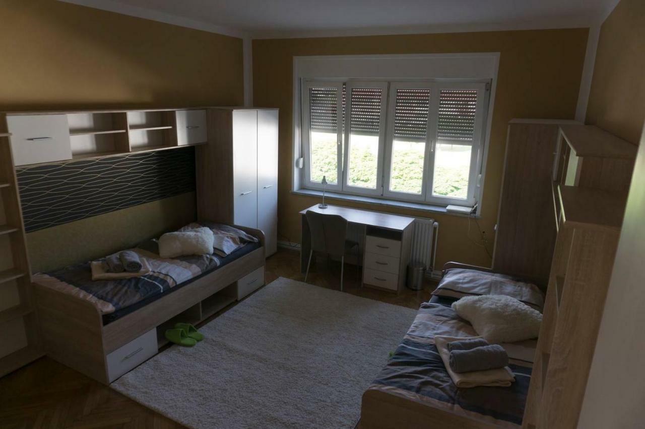 Trendy Apartmant In *